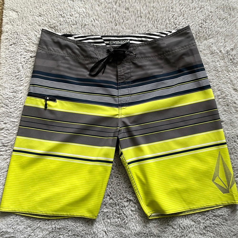 Volcom 4 way stretch board shorts